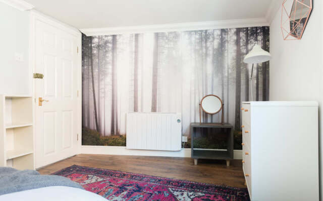 The Historic Gem - Sleek & Central 3BDR Maisonette