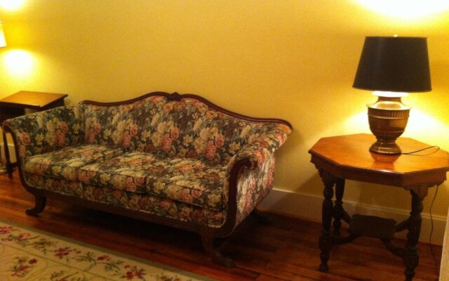 Brooks House Suites