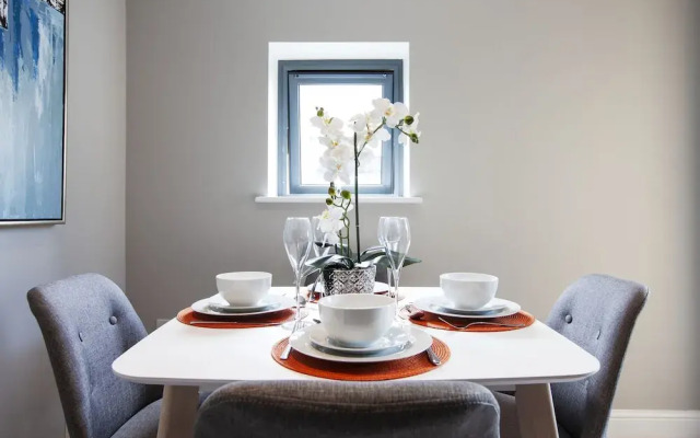 The Wesley Luxury City Apartment