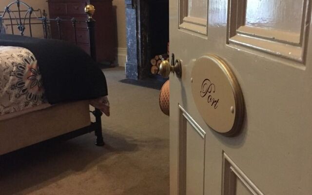 Carlyle House B&B