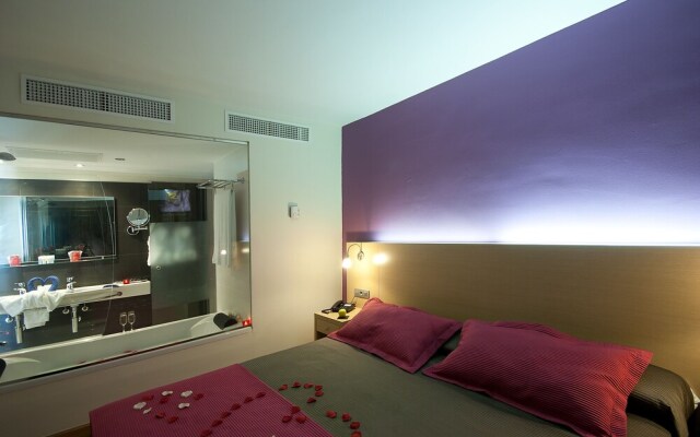 R2 Romantic Fantasia Dreams & Suites Hotel