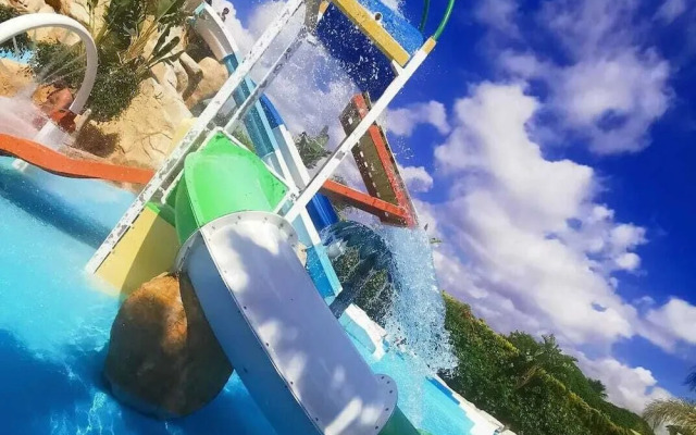 Turquoise Beach Resort