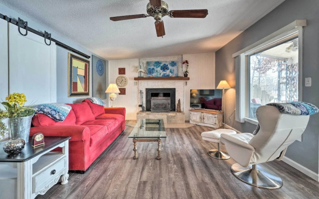 Lakefront Vacation Rental w/ Deck & 2 Docks!