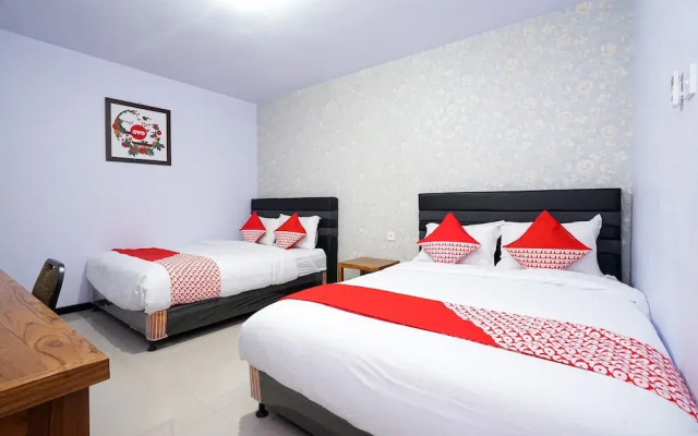 OYO 496 Eston House