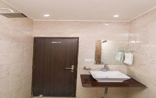 OYO 4975 Hotel Buddha Residency