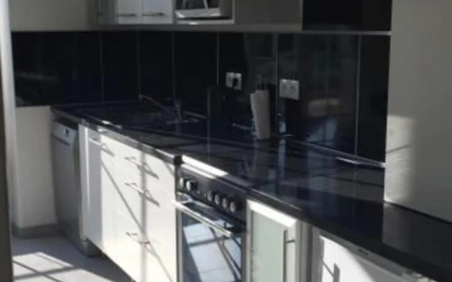 Charmant appartement avec terrasse dans villa