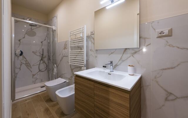 Mercato Contemporary Apartment by Mmega