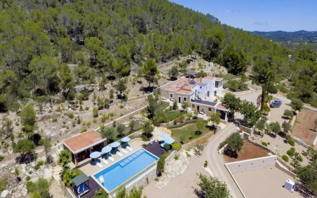 Cozy Holiday Home With Outdoor Cinema