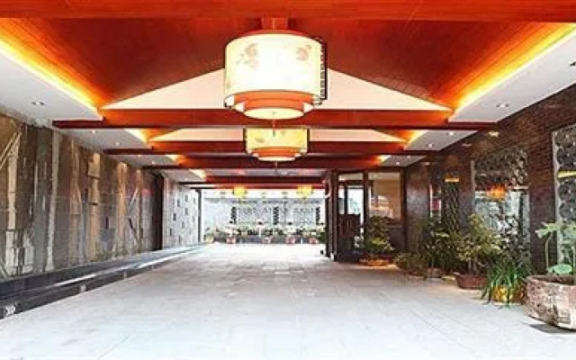 Dujiangyan Wood Ginkgo Hotel