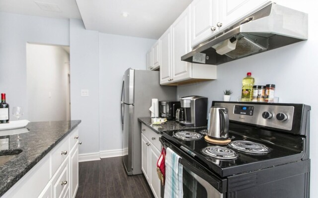 Newly Renovated - 2BR - Steps to Little Italy