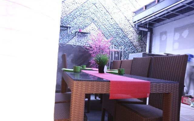 Bantal Guling Braga Guesthouse