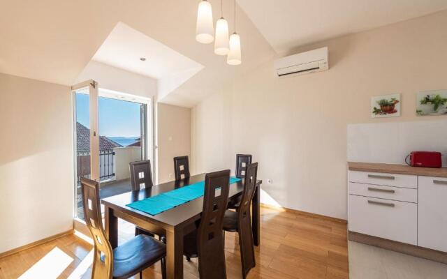 Holiday home near the beach Marijanka