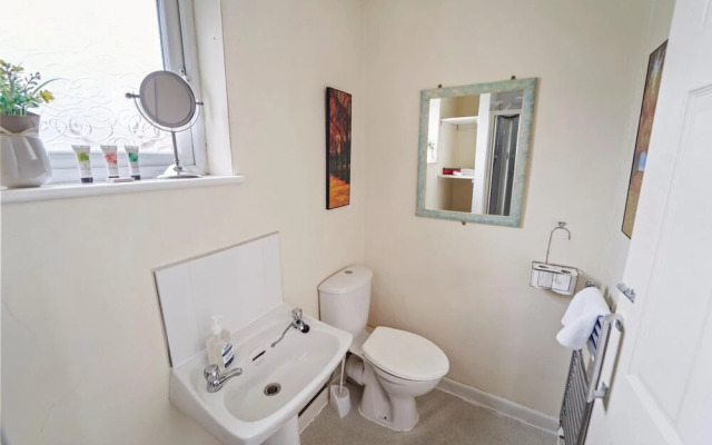 Beautiful 4 Bed House - Great Central Location - Wolverhampton