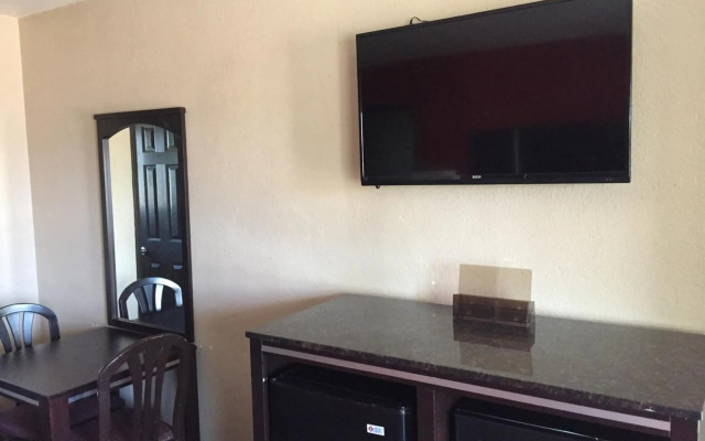 Harbor Inn & Suites