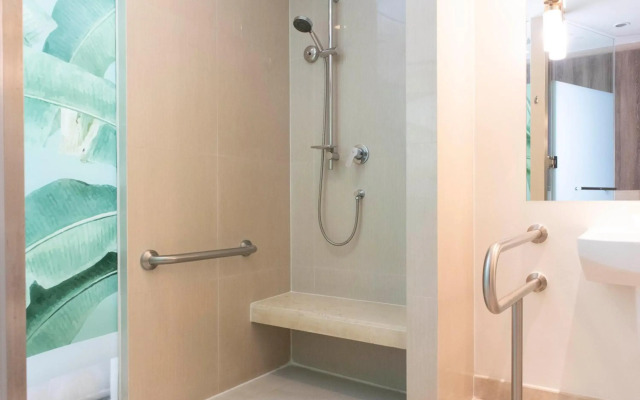 Holiday Inn Express Phuket Patong Beach Central by IHG