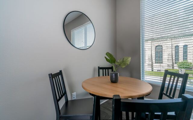 Des Moines Heavenly 1BD 1BA Downtown Apartment