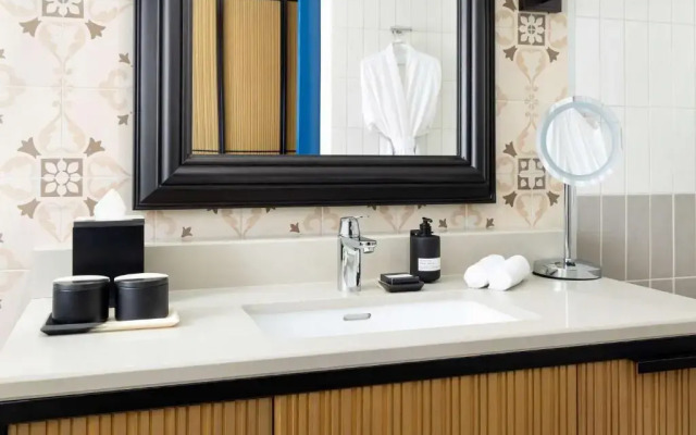 Hotel Santiago, Curio Collection by Hilton