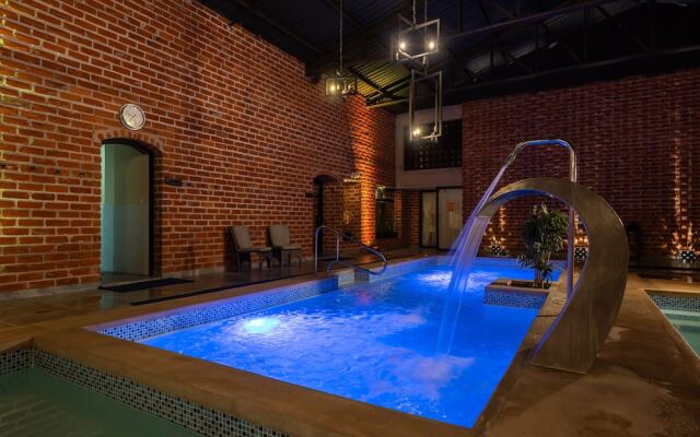 Quindeloma Art Hotel And Gallery