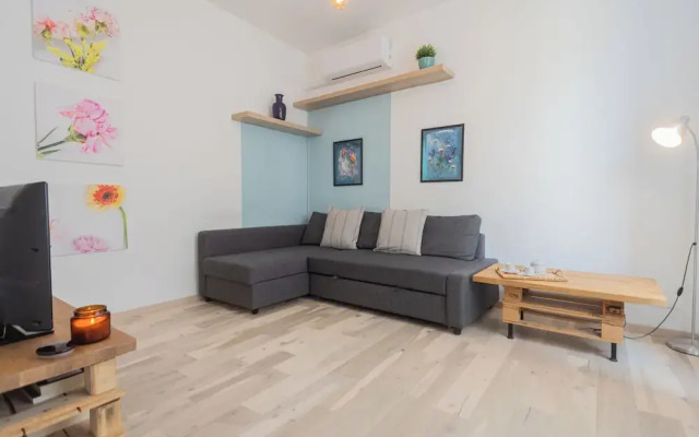 Old Court Hideaway by Rent all Como