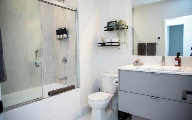 Birdies and Bears by Revelstoke Vacation