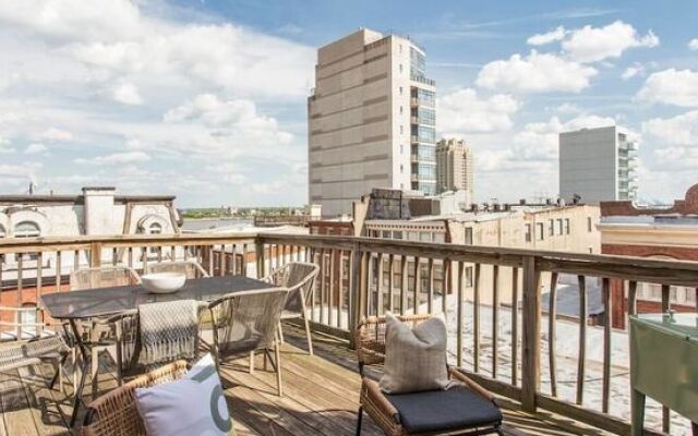 Spacious 2 Br Apt In Center City By Domio