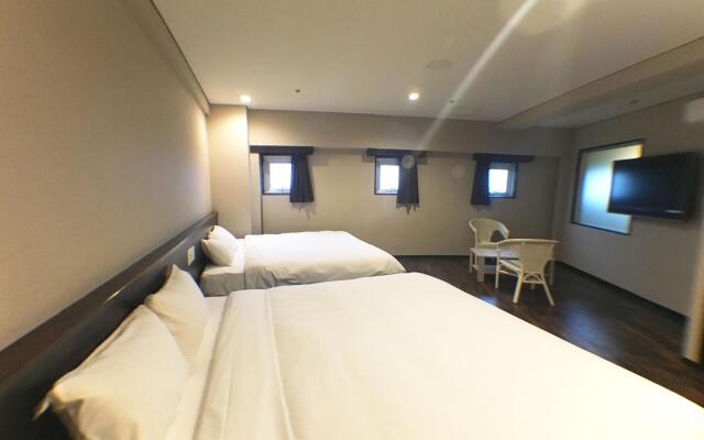 Rycom Crystal Hotel