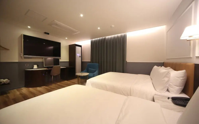 H Avenue Hotel