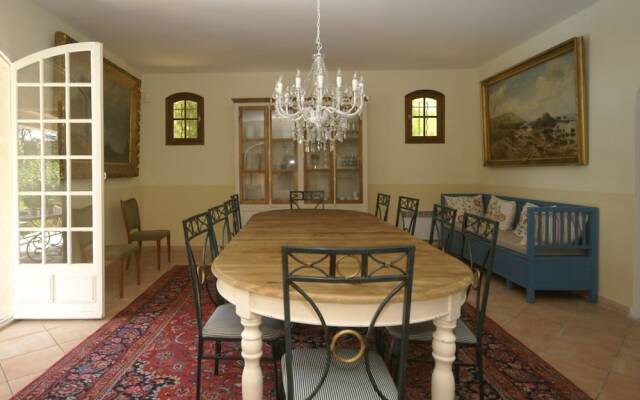 Alluring Holiday Home in Flayosc With Pool