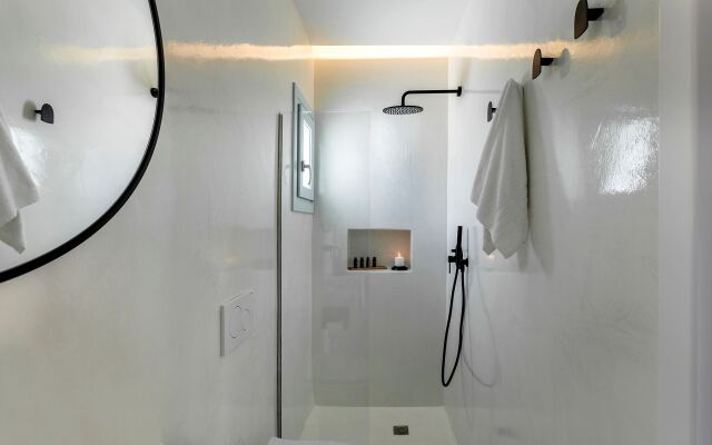 Santo Bloom Luxury Suites