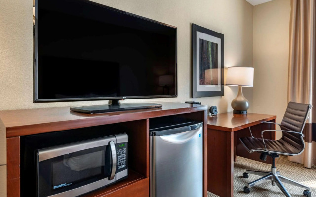 Comfort Suites Columbus West - Hilliard