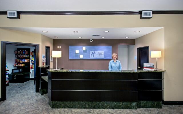 Holiday Inn Express & Suites Green Bay East, an IHG Hotel