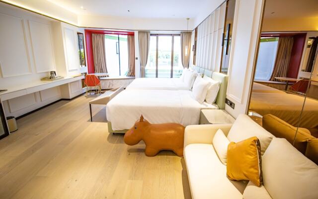 YOHO Resorts World Hotel