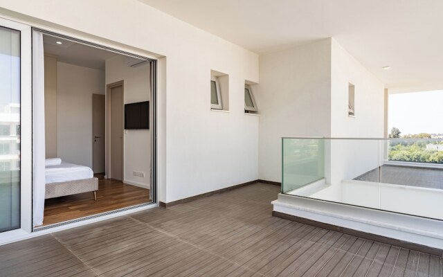 YAMAS Urban Living Pool Penthouse Marvel