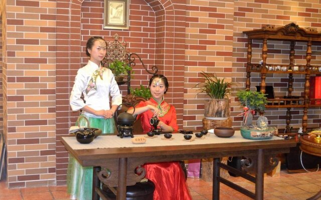 Junding Huayue Hotel