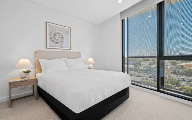 Stylish 2-bed Unit With Views & Rooftop Access