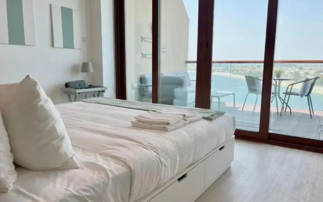 Palm Jumeirah Upgraded & Cozy Boutique Apartment