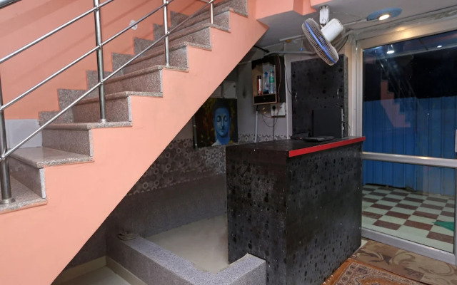 Oyo 22221 Yadav Hotel