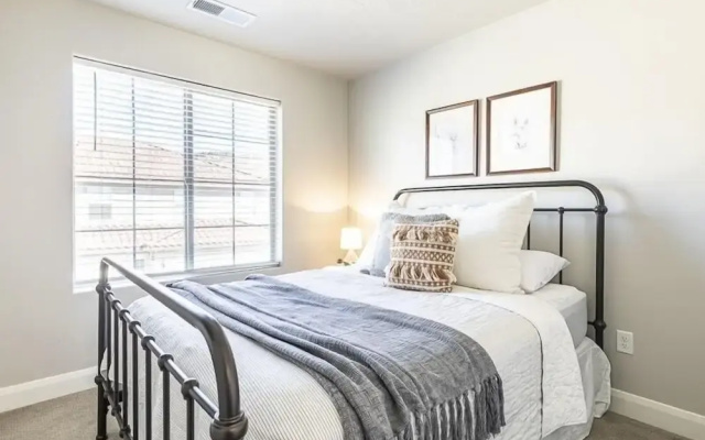 Escondido Escape 3 Bedroom Townhouse