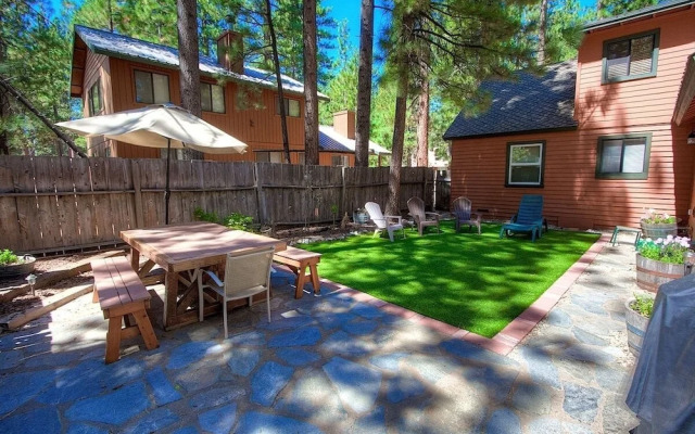 Breezy Pines Cabin 4 Bedroom Home by RedAwning