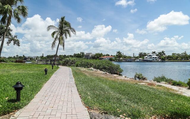 Midnight Cove II Bldg 7: Top Floor With Views