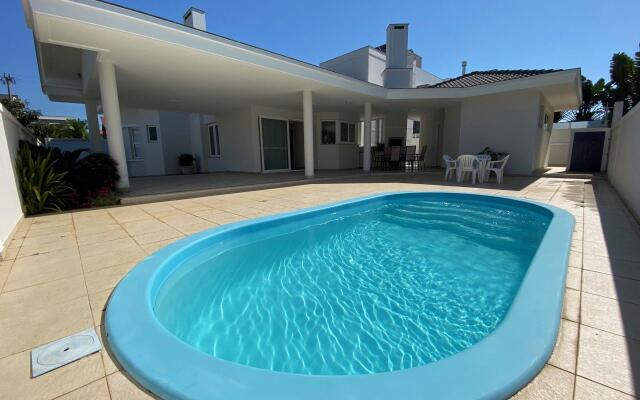 Casa Térrea 3 suítes Piscina Jurere Internacional