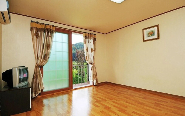 Songnisan Mountain White