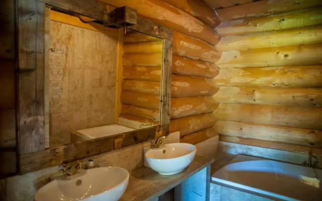Crossline Lodge