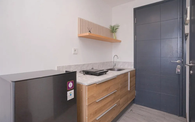 Fully Furnished and Homey Studio Collins Boulevard Apartment