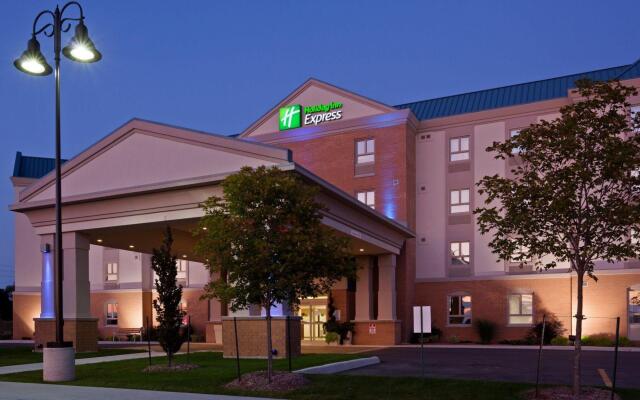 Holiday Inn Express and Suites Kincardine