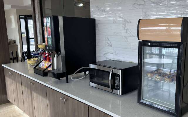 Days Inn & Suites by Wyndham Opelousas