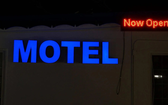White Caps Motel