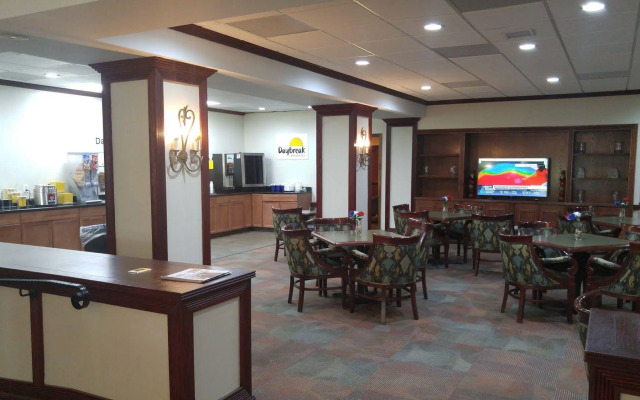 Days Inn by Wyndham Montgomery Near AUM