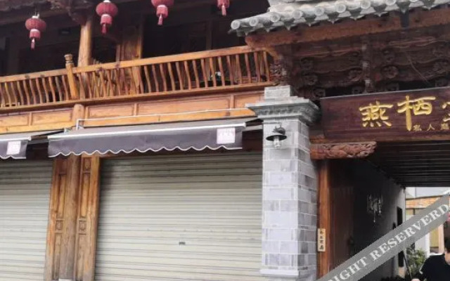 Jianshui Yanqitang Private Courtyard Inn (Jianshui Ancient City Small Train Store)