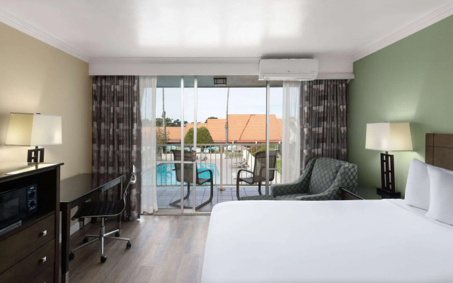 Travelodge by Wyndham Monterey Bay